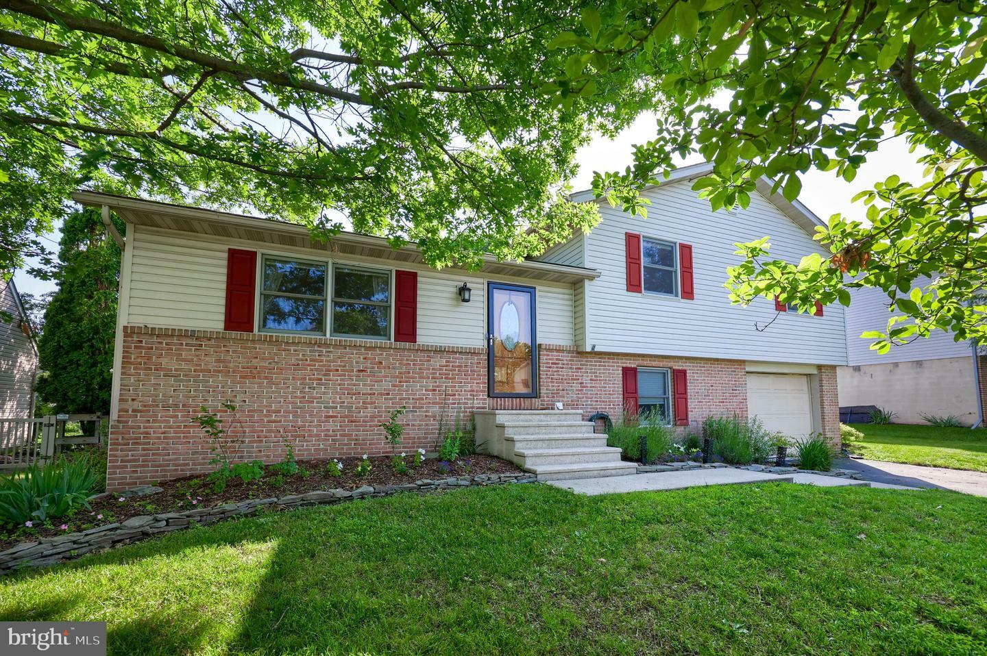 Property Photo: 329 Sooner Lane PA 19510