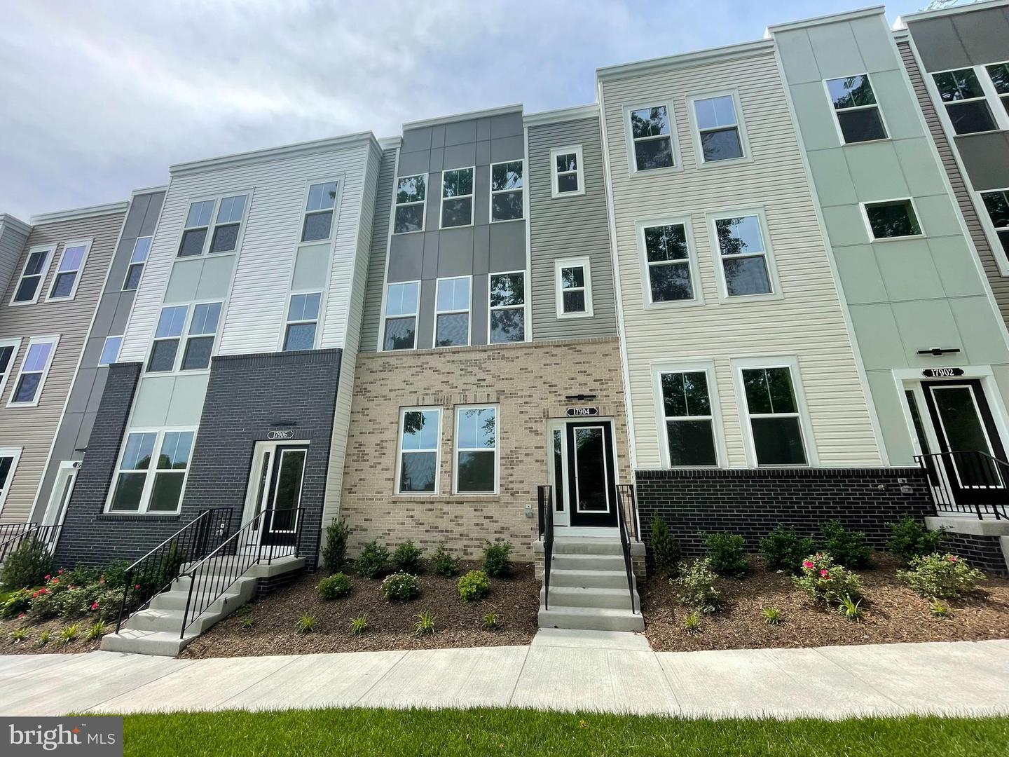 Property Photo: 17944 Alicia Avenue VA 22026