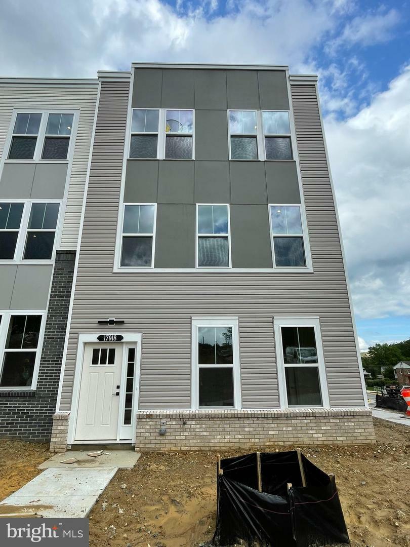 Property Photo: 17977 Alicia Avenue VA 22026