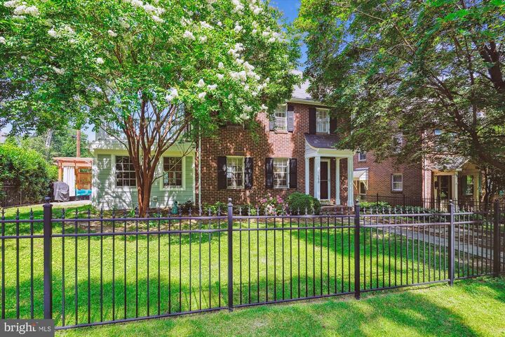 Property Photo: 133 N Highland Street N VA 22201