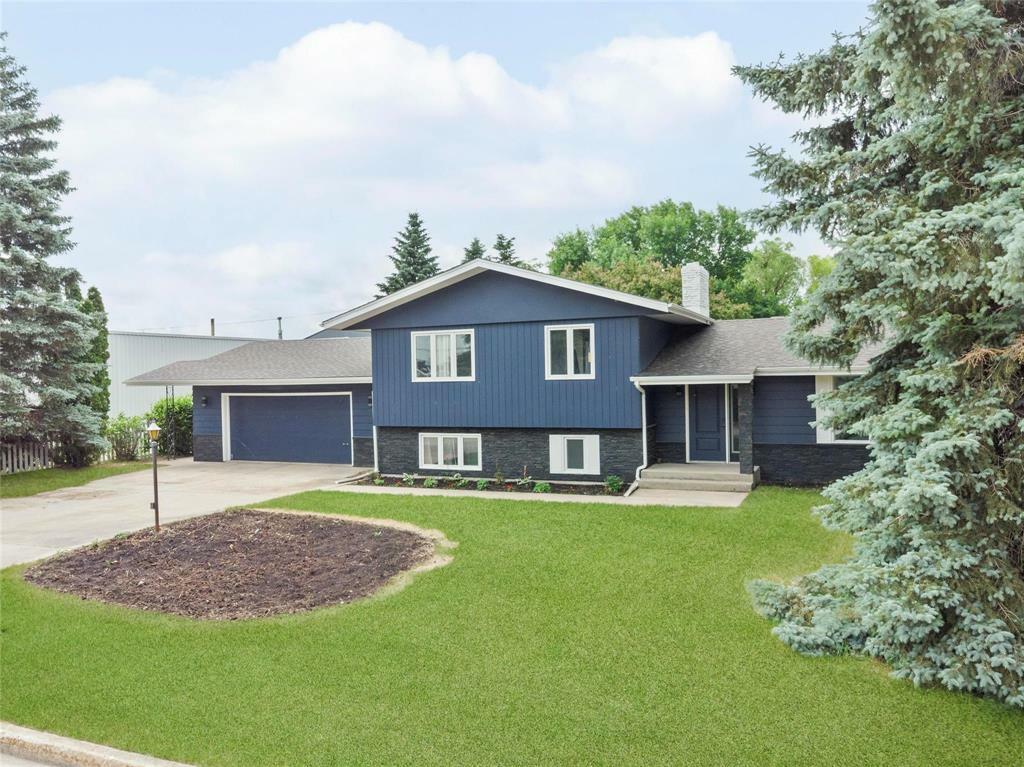 40 Second Avenue North  Blumenort MB R0A 0C0 photo
