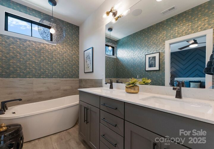 Property Photo: 460 E 33rd Street NC 28205