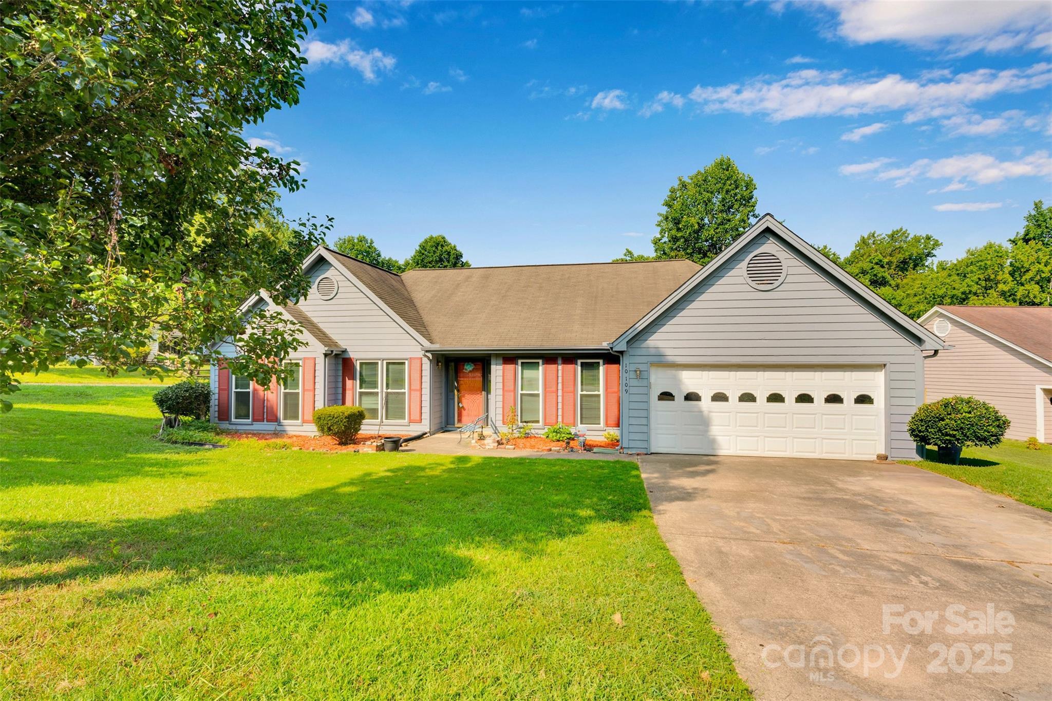 Property Photo: 10109 Crayton Drive NC 28269