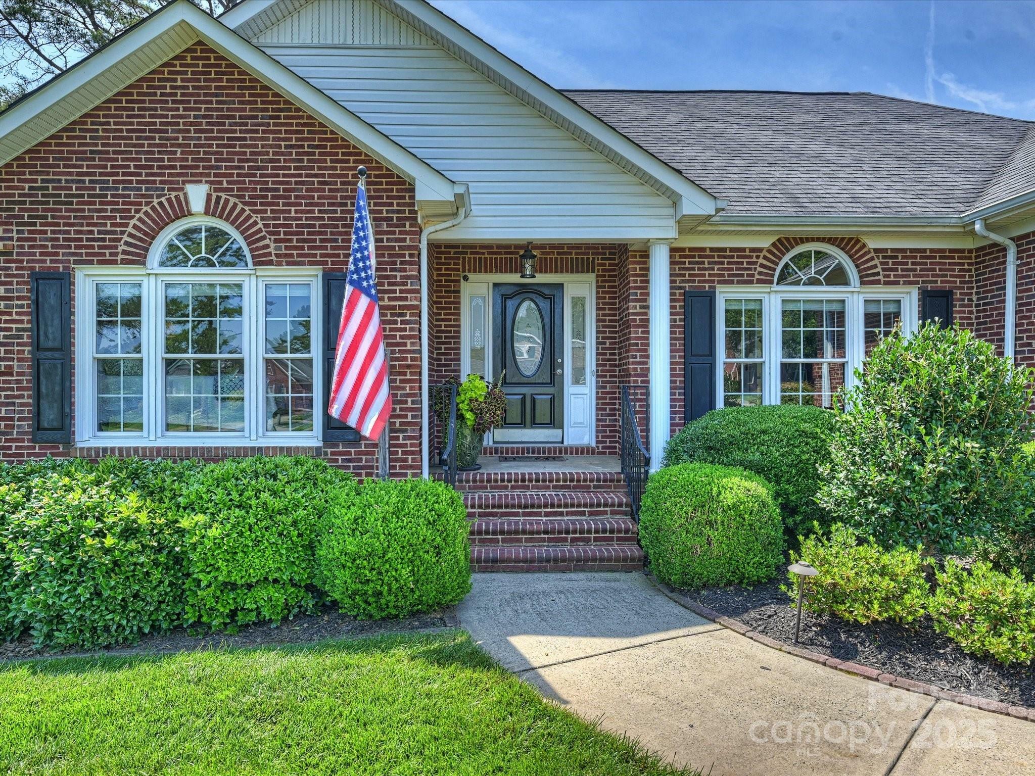 Property Photo: 5921 Meadowmere Drive NC 28110