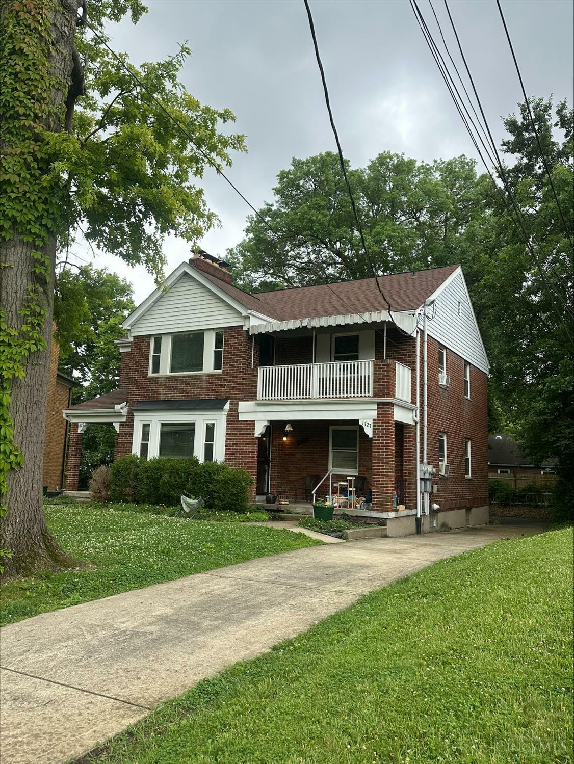 Property Photo: 1727 Greenview Place OH 45237