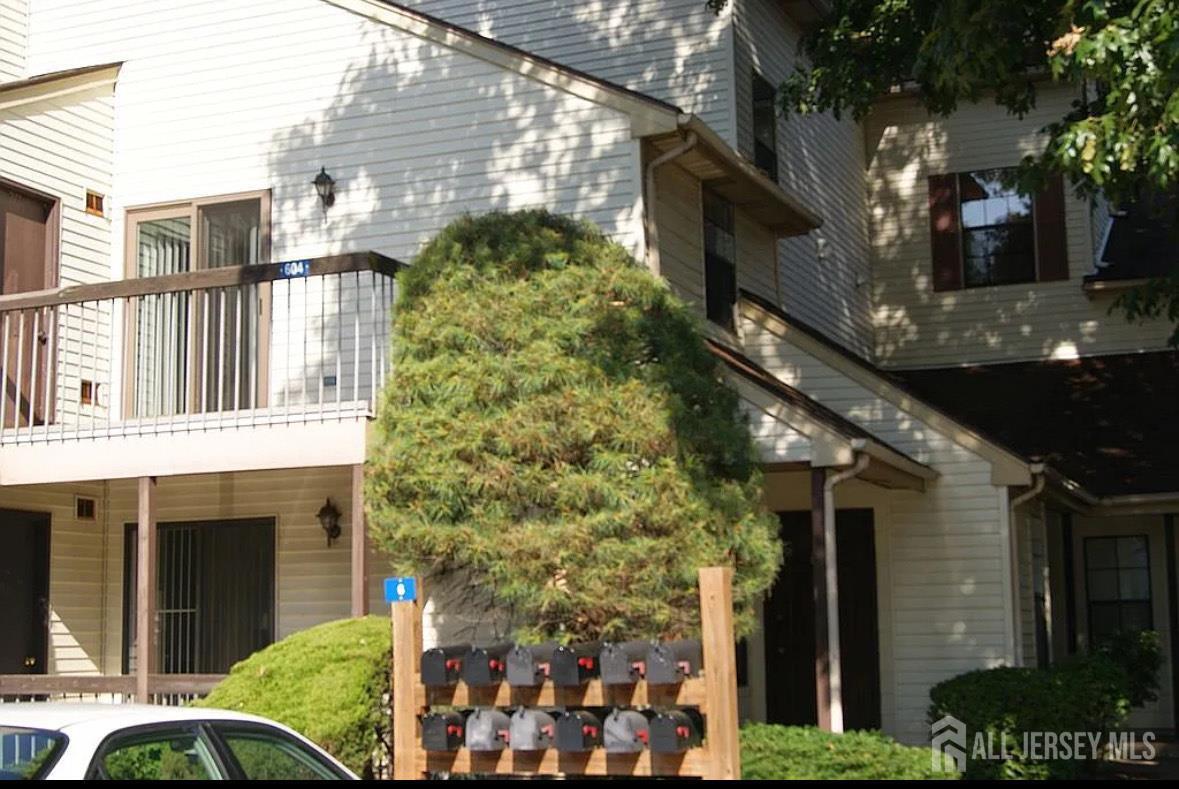 604 Woodbridge Commons Way  Iselin NJ 08830 photo
