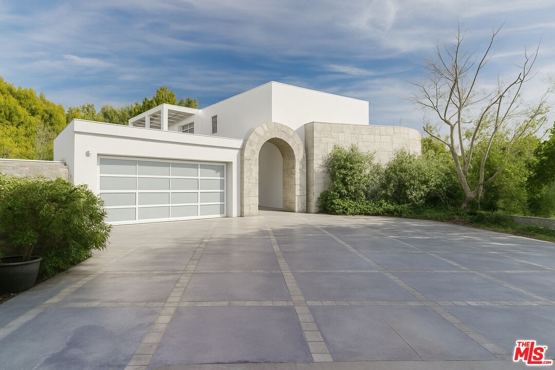 Property Photo:  1111 Bel Air Pl  CA 90077 