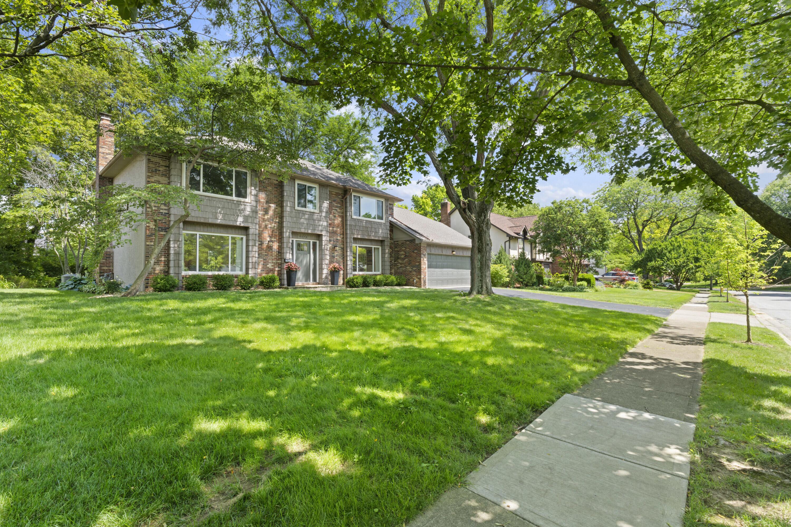 Property Photo: 4076 Longhill Road OH 43220
