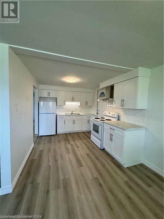 Property Photo:  6 Elmsdale Drive 1  ON N2E 1H6 