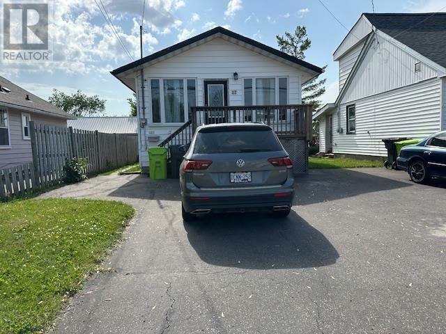 Property Photo: 17 Elmwood Ave ON P6B 4V6