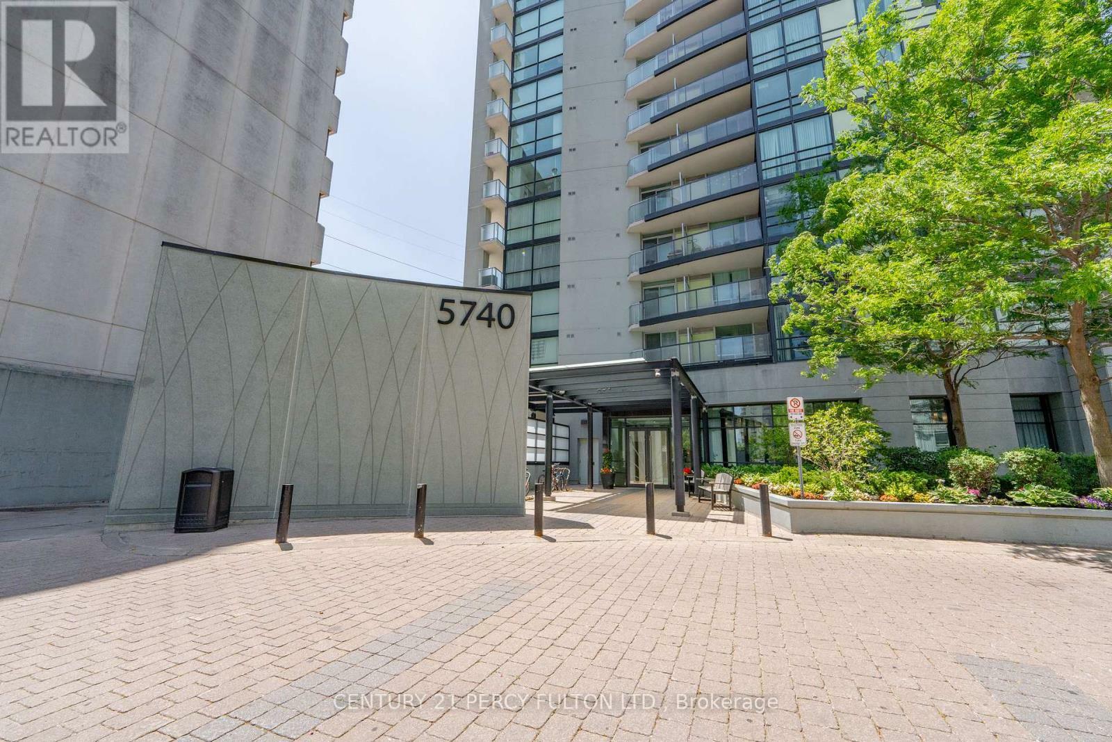 Property Photo: 5740 Yonge Street 205 ON M2M 0B1