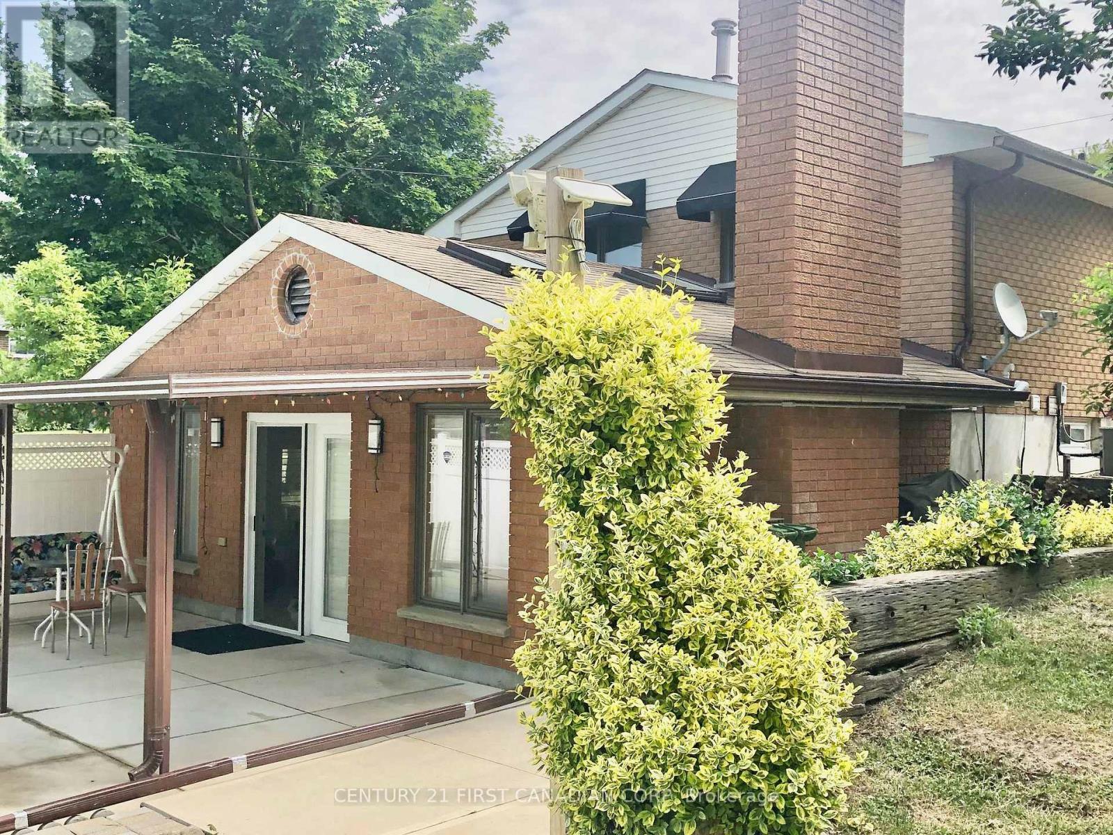 Property Photo: 190 Fairview Avenue ON N5R 5K4