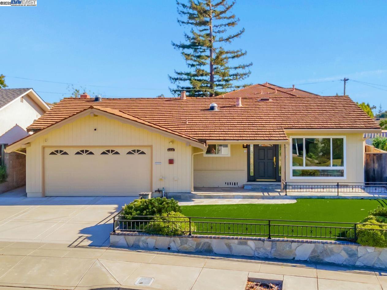 Property Photo: 41519 Apricot Ln CA 94539
