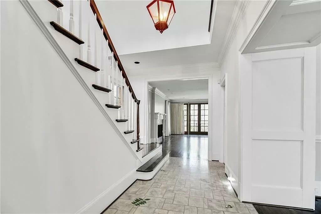 Property Photo: 460 Ivy Park Lane NE GA 30342