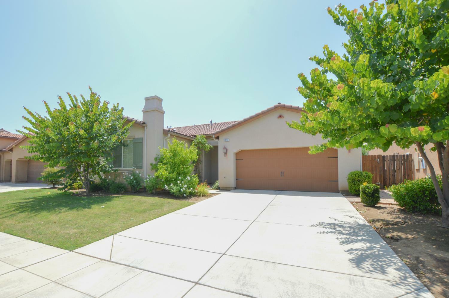Property Photo:  1056 Encino Avenue  CA 93619 