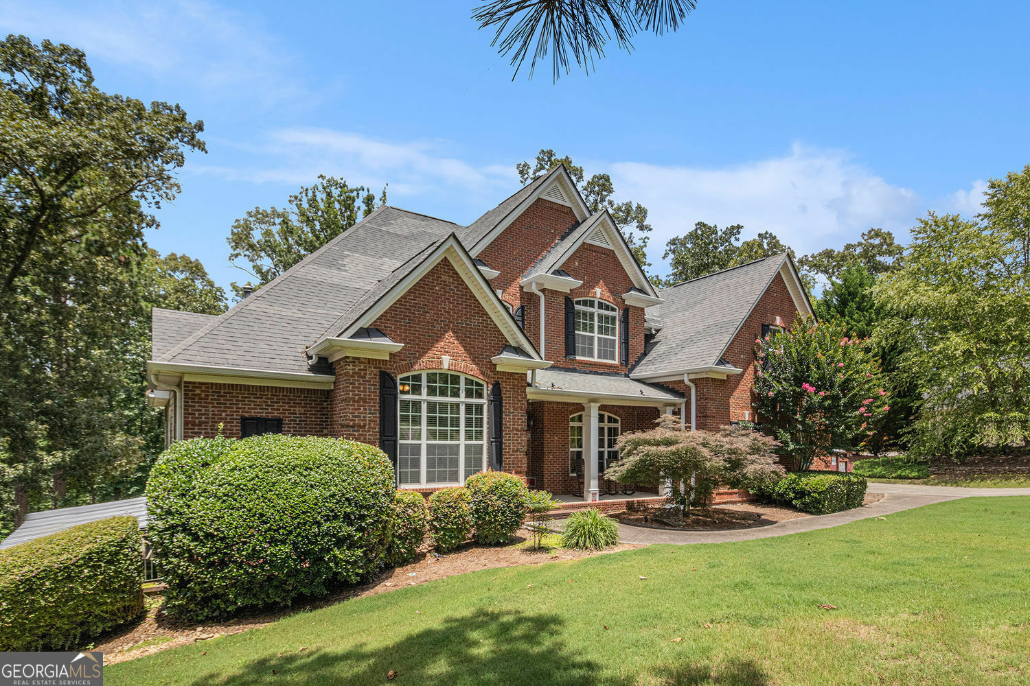 Property Photo: 6255 Hedgestone Way GA 30135