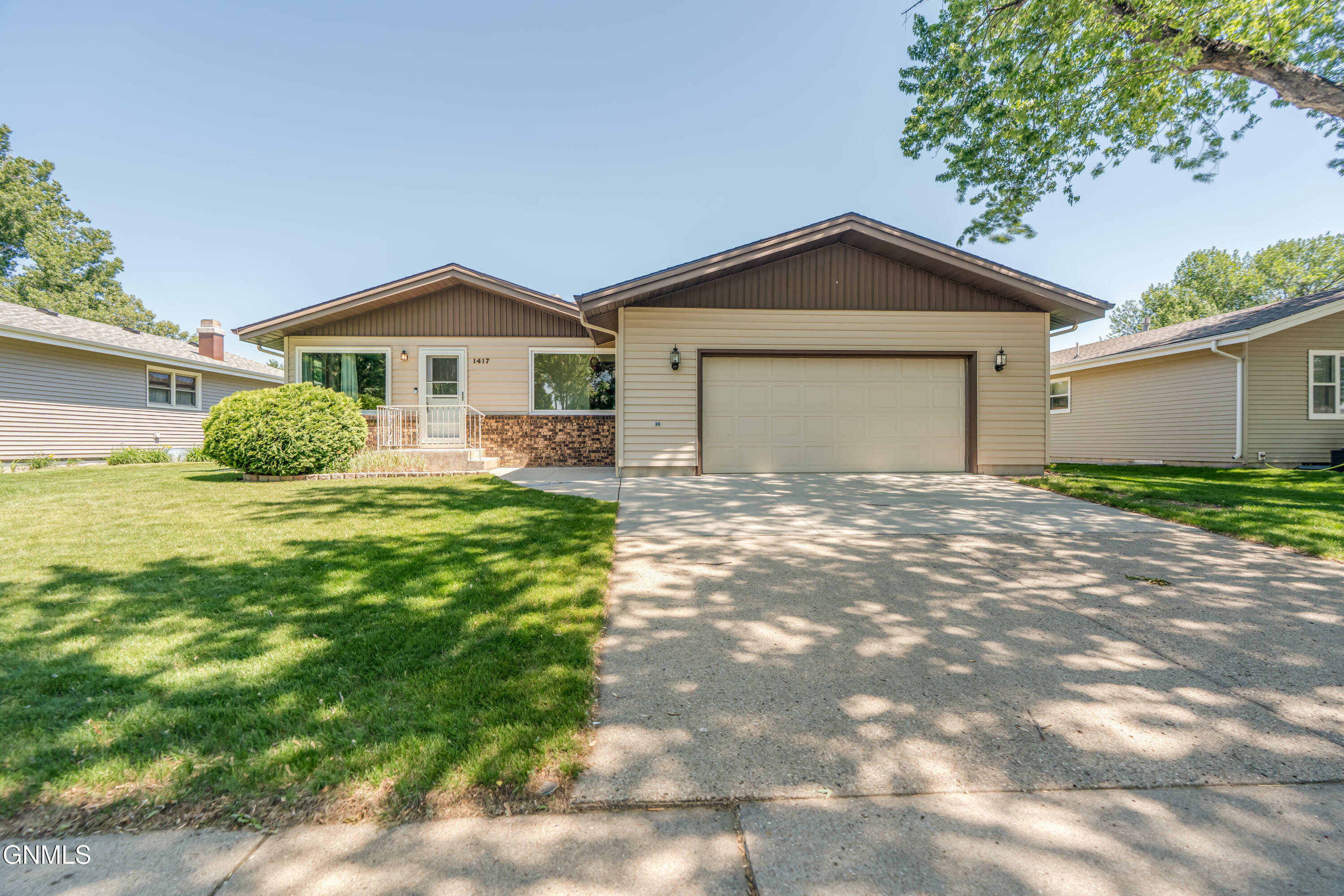 1417 S 3rd Street  Bismarck ND 58504 photo
