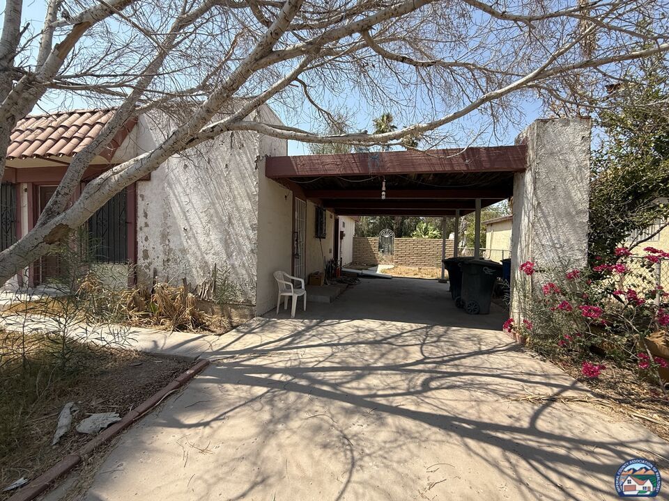 Property Photo: 133 Camarena Ct CA 92231