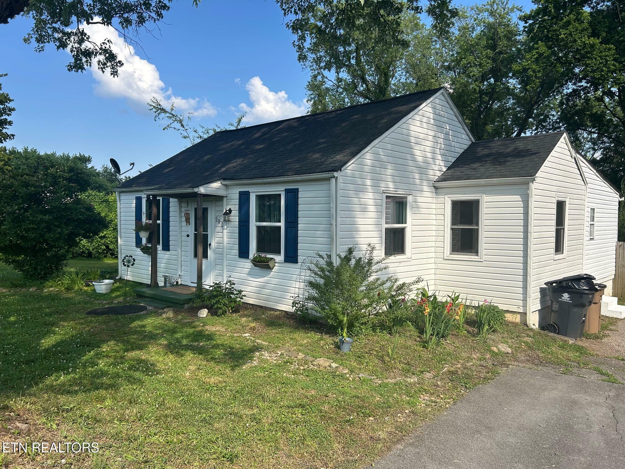 Property Photo: 900 Henrietta Drive TN 37912