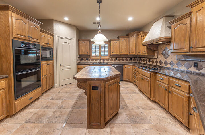 Property Photo: 9804 Topeka Avenue TX 79424