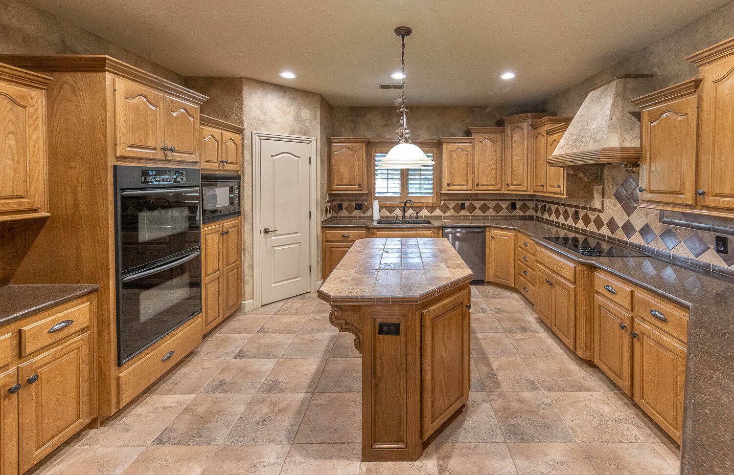 Property Photo: 9804 Topeka Avenue TX 79424