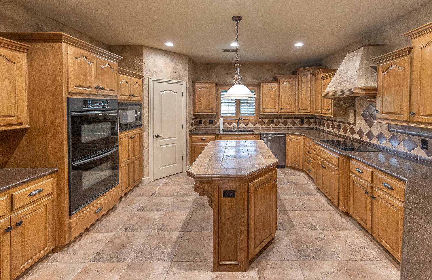 Property Photo: 9804 Topeka Avenue TX 79424