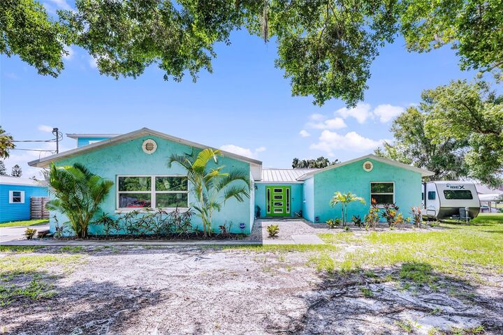 Property Photo: 1811 Missouri Avenue FL 32771