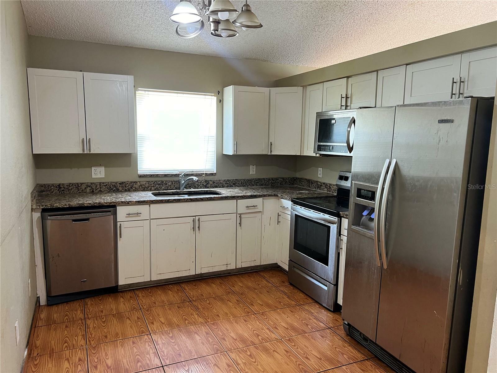 Property Photo: 1809 Elm Ridge Court FL 32808