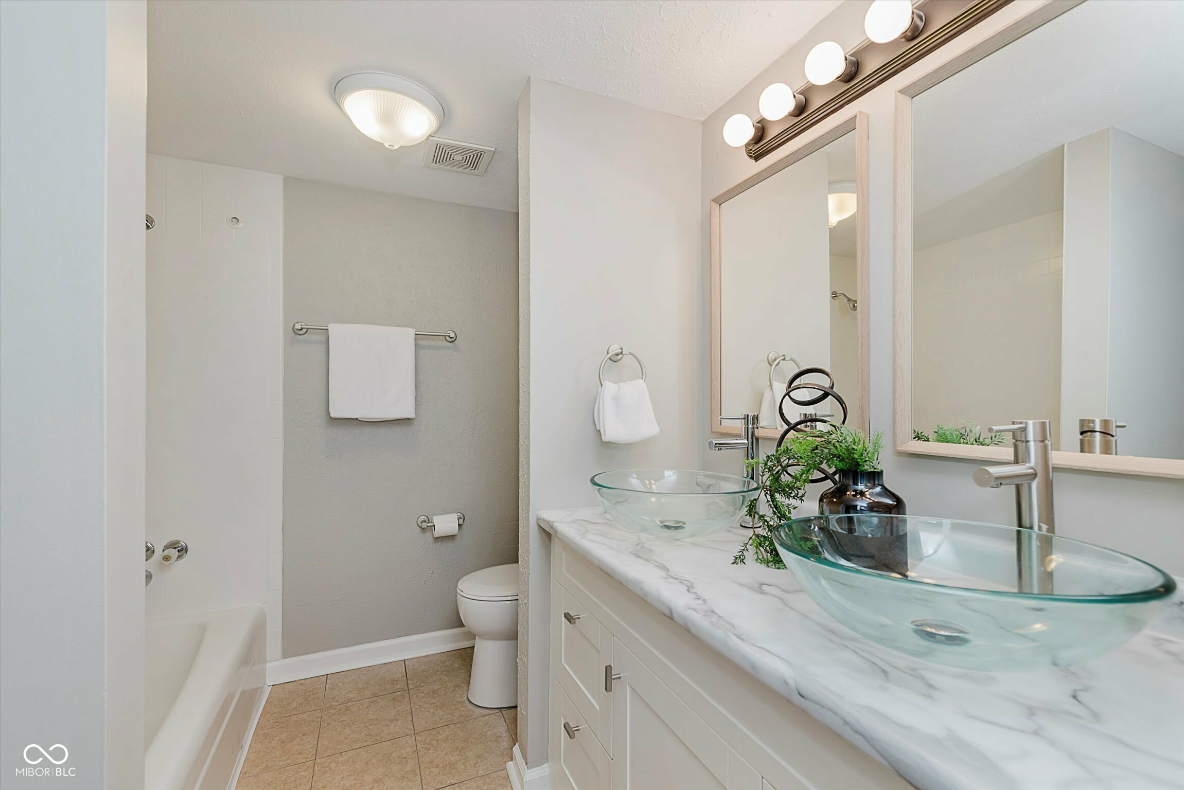 Property Photo: 7404 Countrybrook Drive IN 46260
