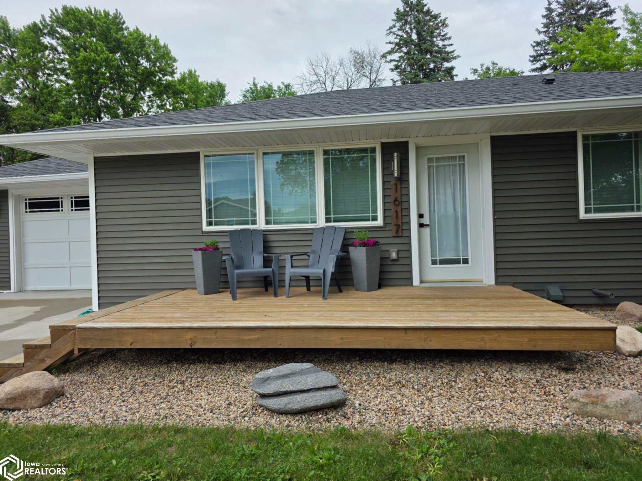 Property Photo: 1617 N 27th Street IA 50501
