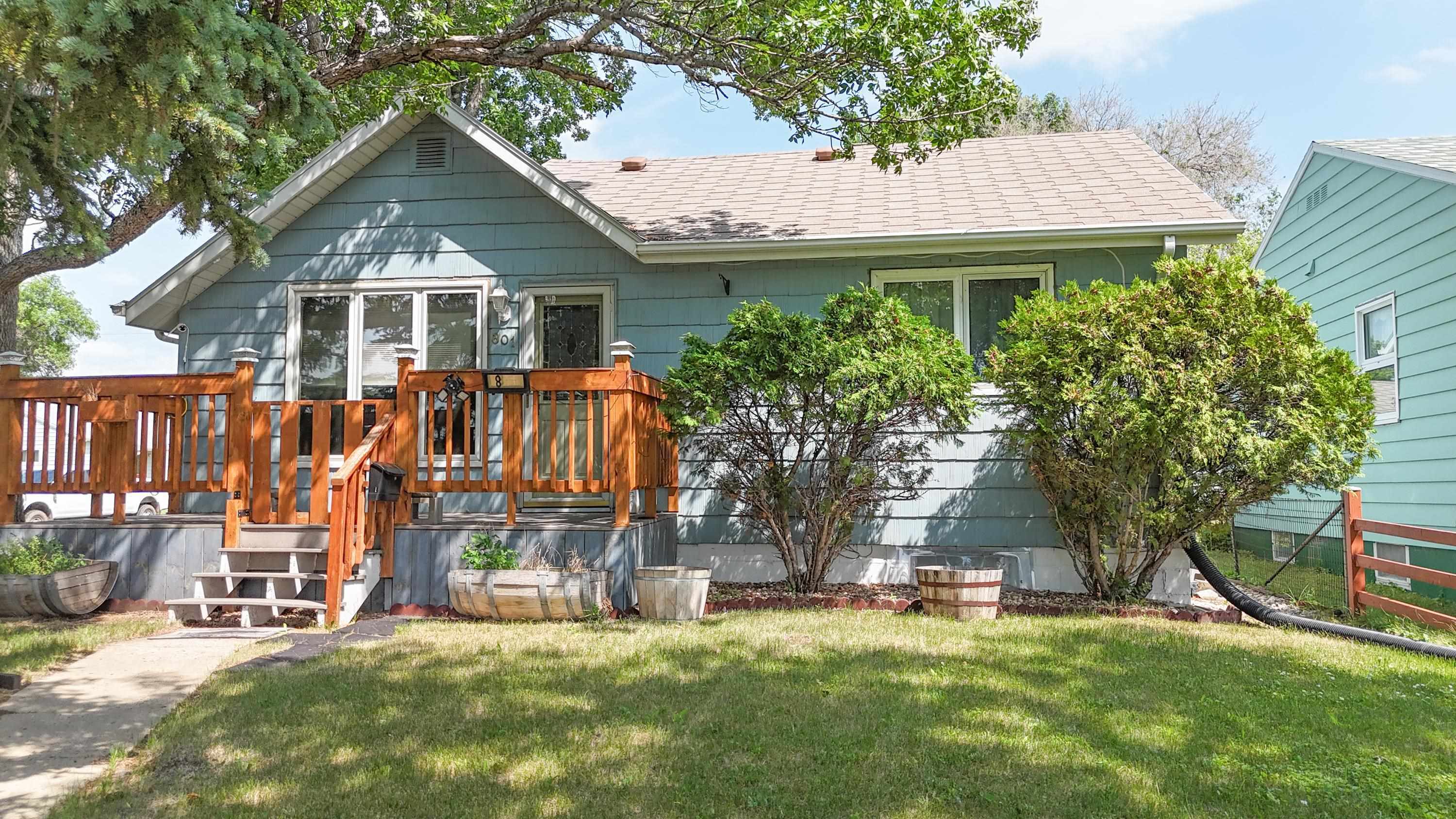 Property Photo: 801 11th Ave SE ND 58701-4814