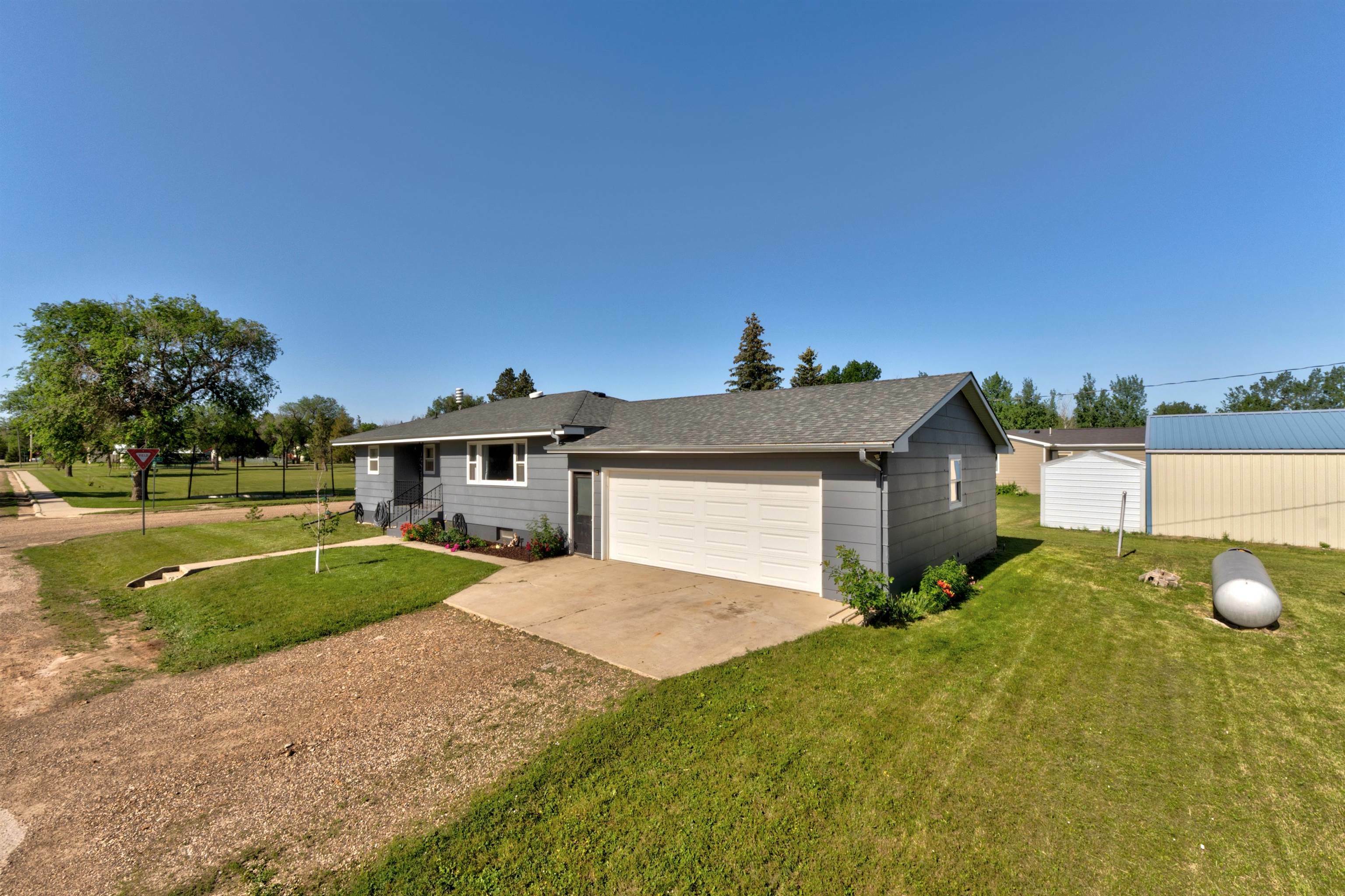 Property Photo: 505 Fisk Avenue SD 57760