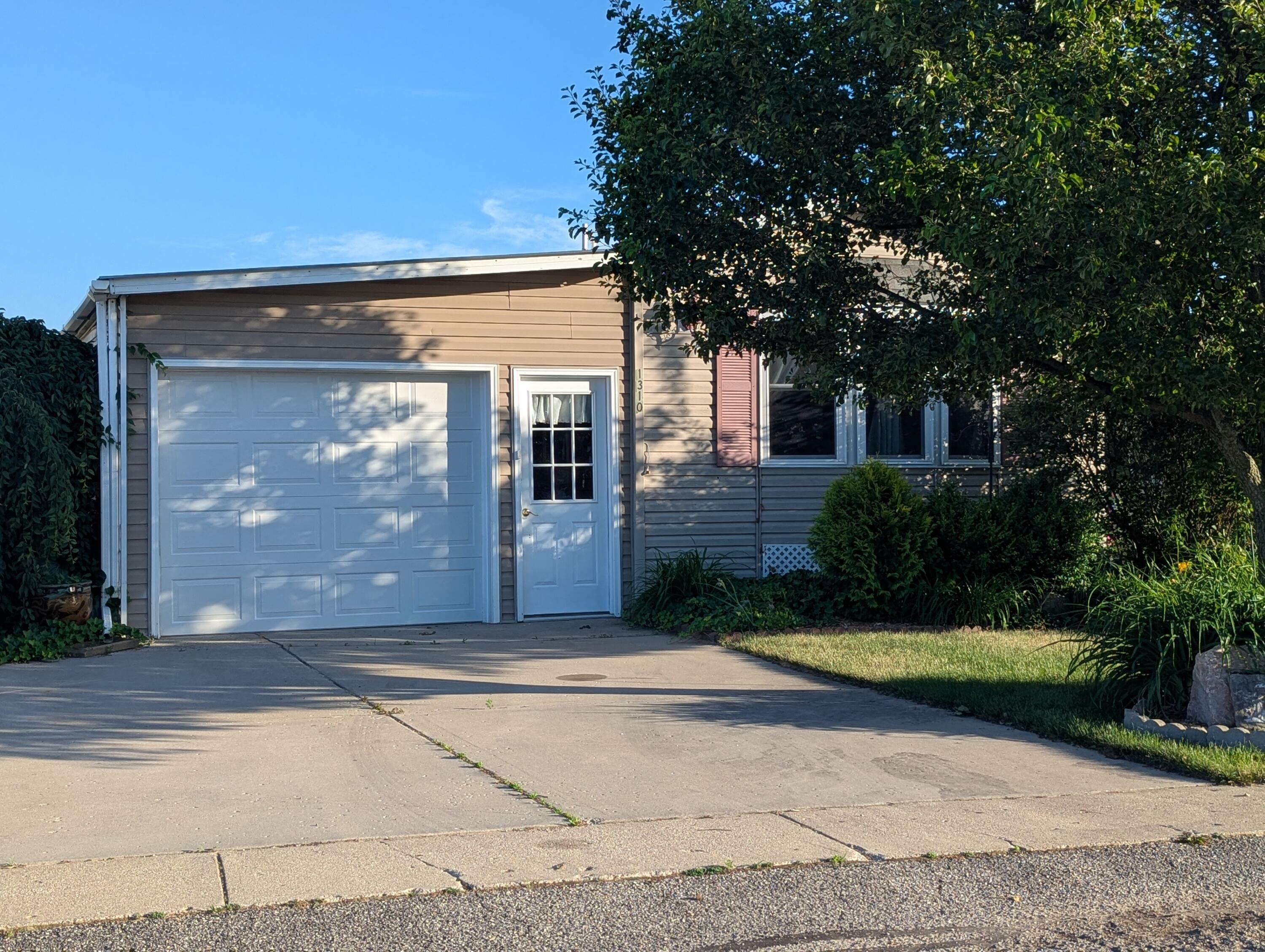 Property Photo: 1310 Windridge Ln Lane MI 49412