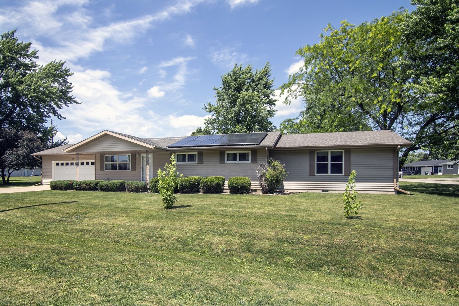 Property Photo: 400 W Adams Street IL 60930