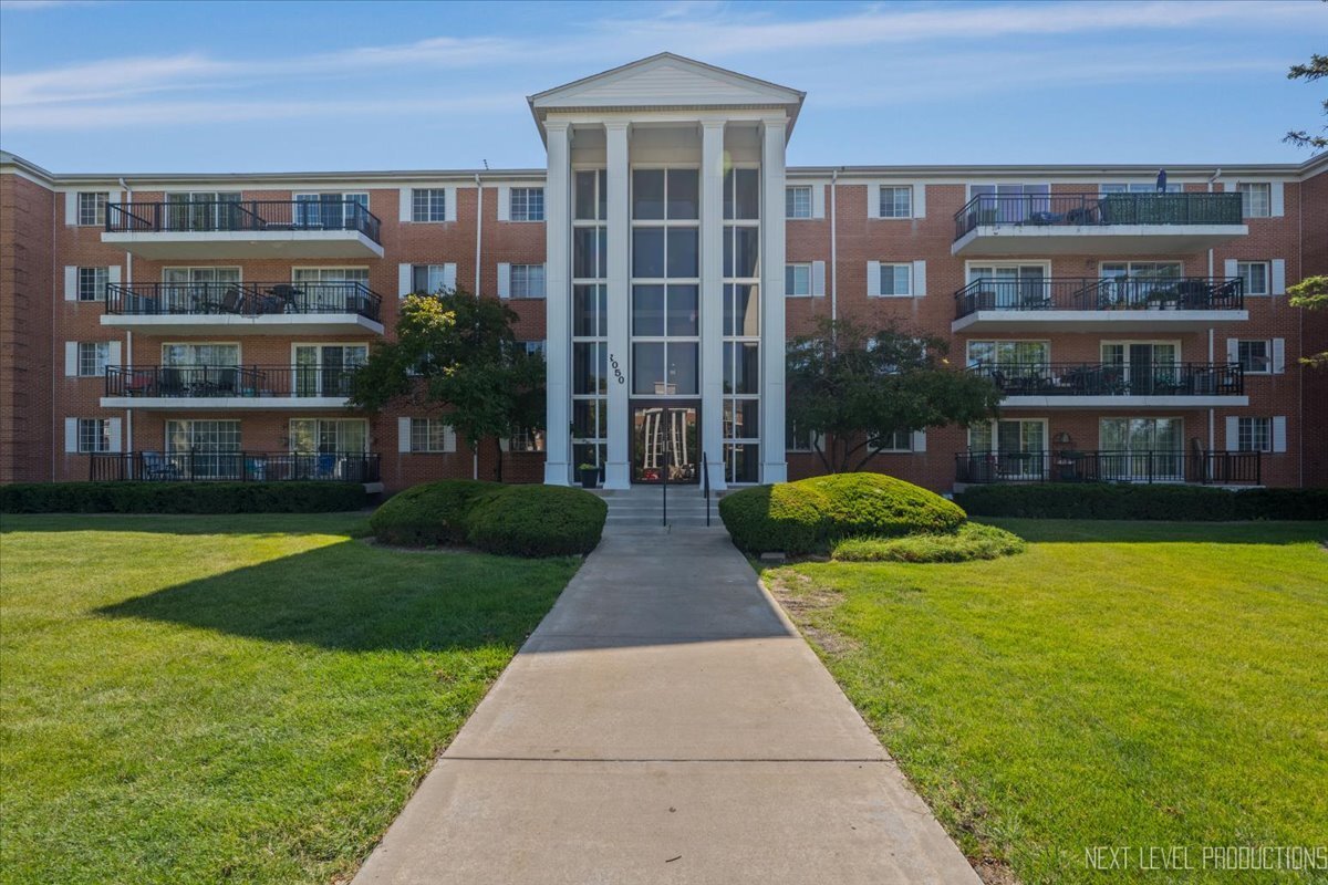 1050 N Farnsworth Avenue 202  Aurora IL 60505 photo