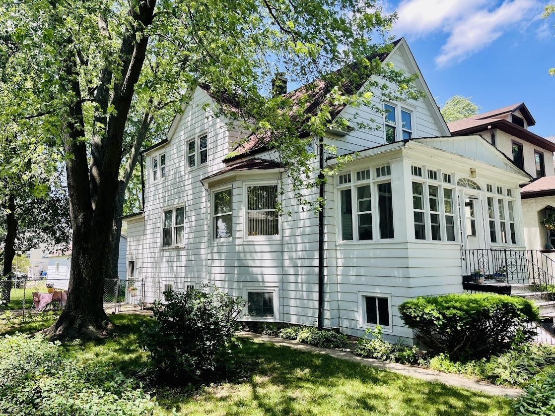 Property Photo:  1320 Oak Park Avenue  IL 60402 