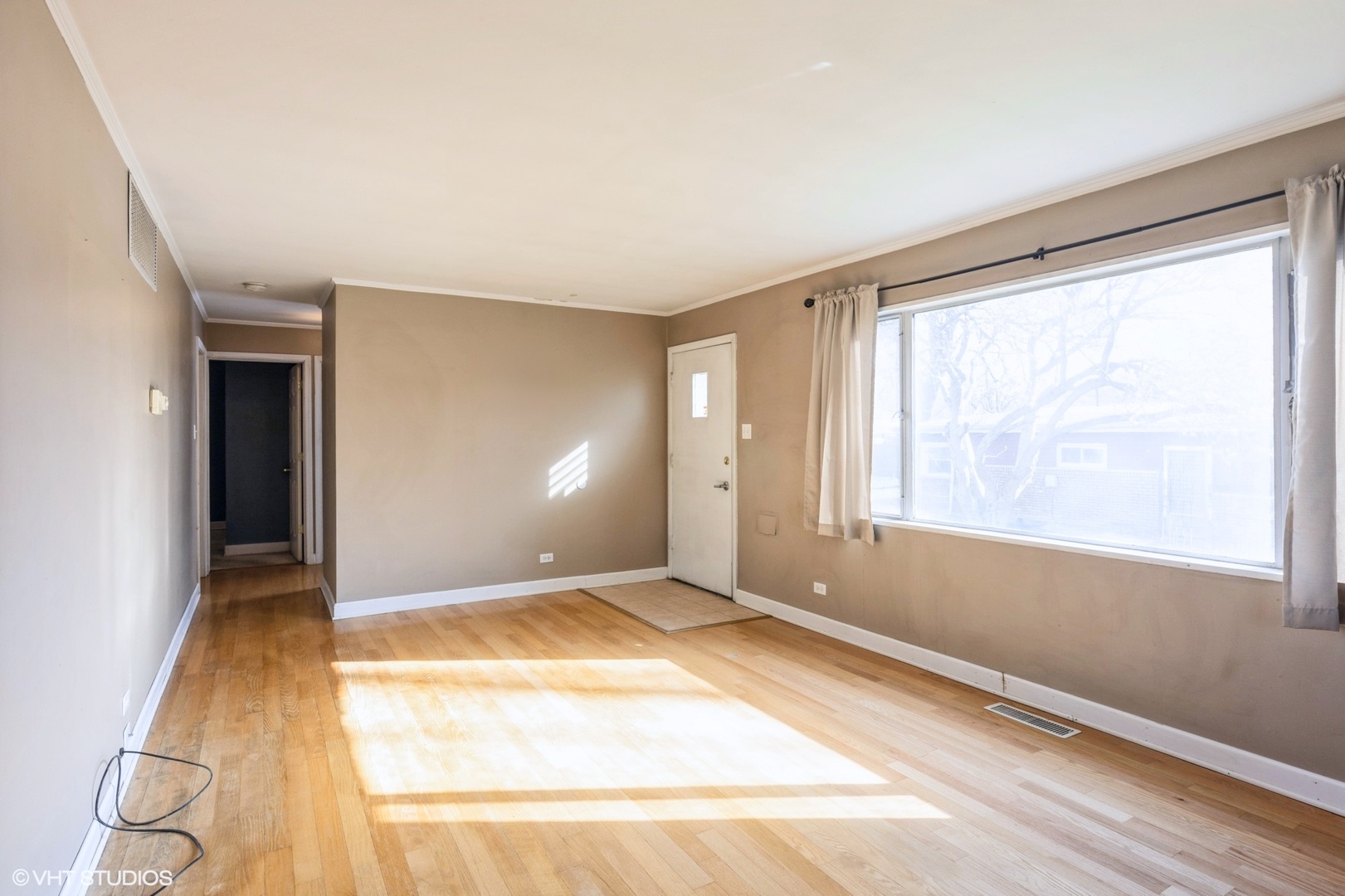 Property Photo: 304 Seneca Street IL 60466