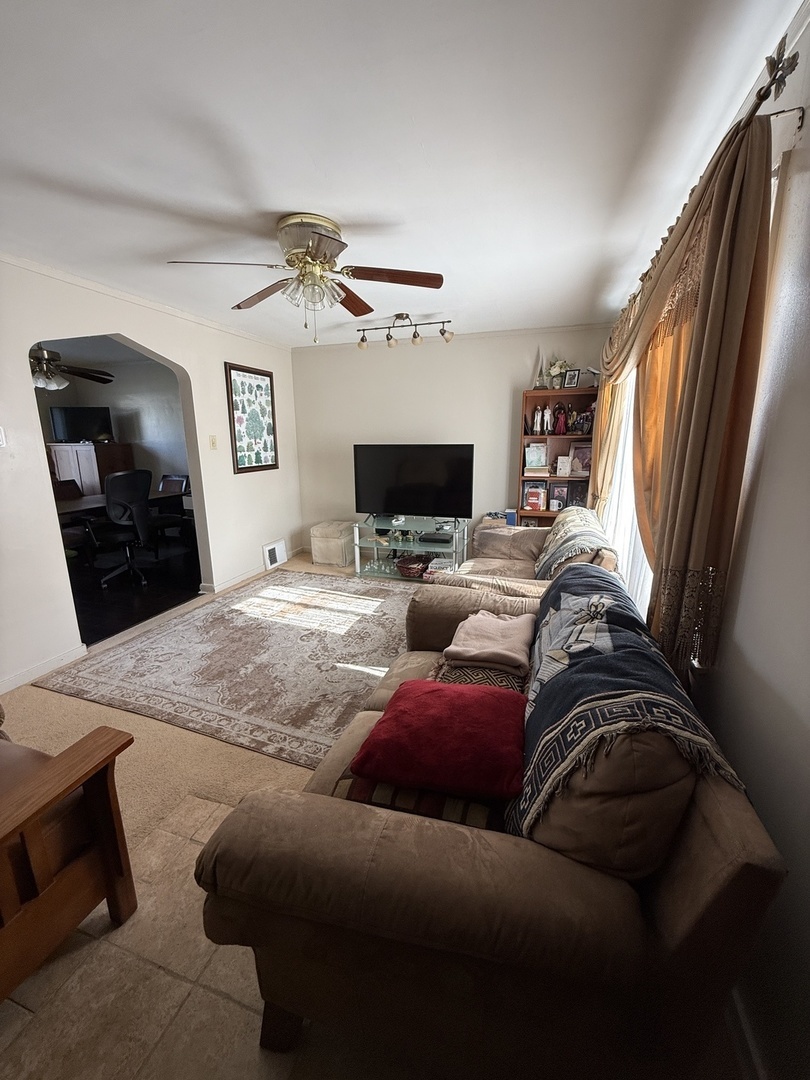 Property Photo:  
