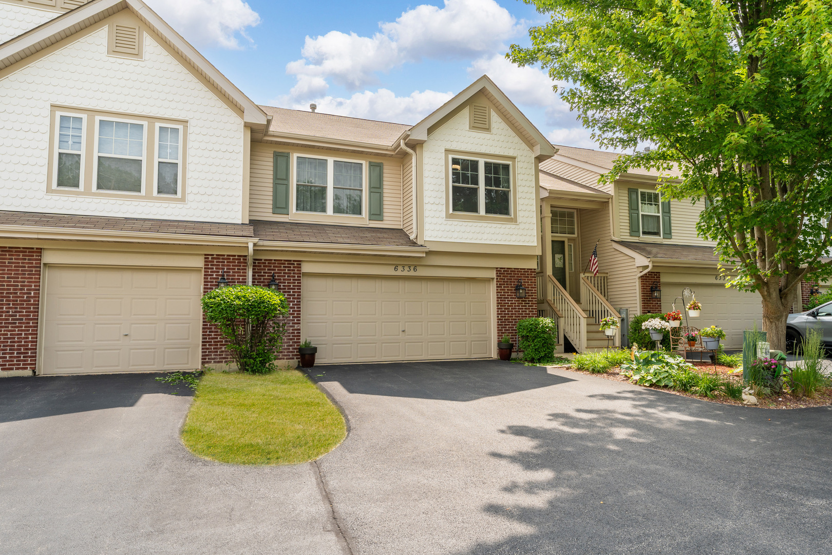 Property Photo: 6336 Burr Oaks Court IL 60020