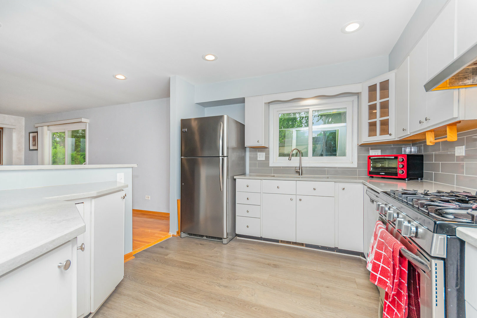 Property Photo:  413 Northshore Drive  IL 60060 