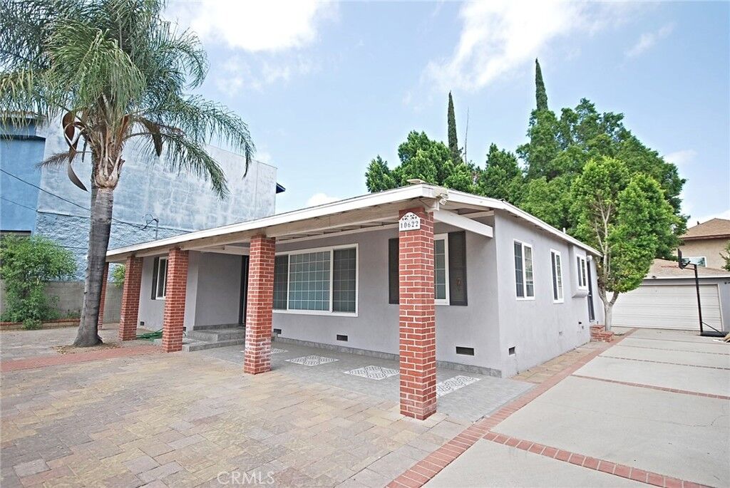 Property Photo:  10622 Zelzah Avenue  CA 91344 