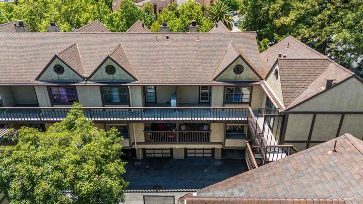 Property Photo: 1116 Brewster Ave CA 94062-1310