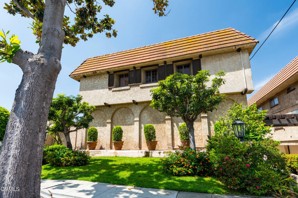 Property Photo: 105 N Almansor Street 6 CA 91801