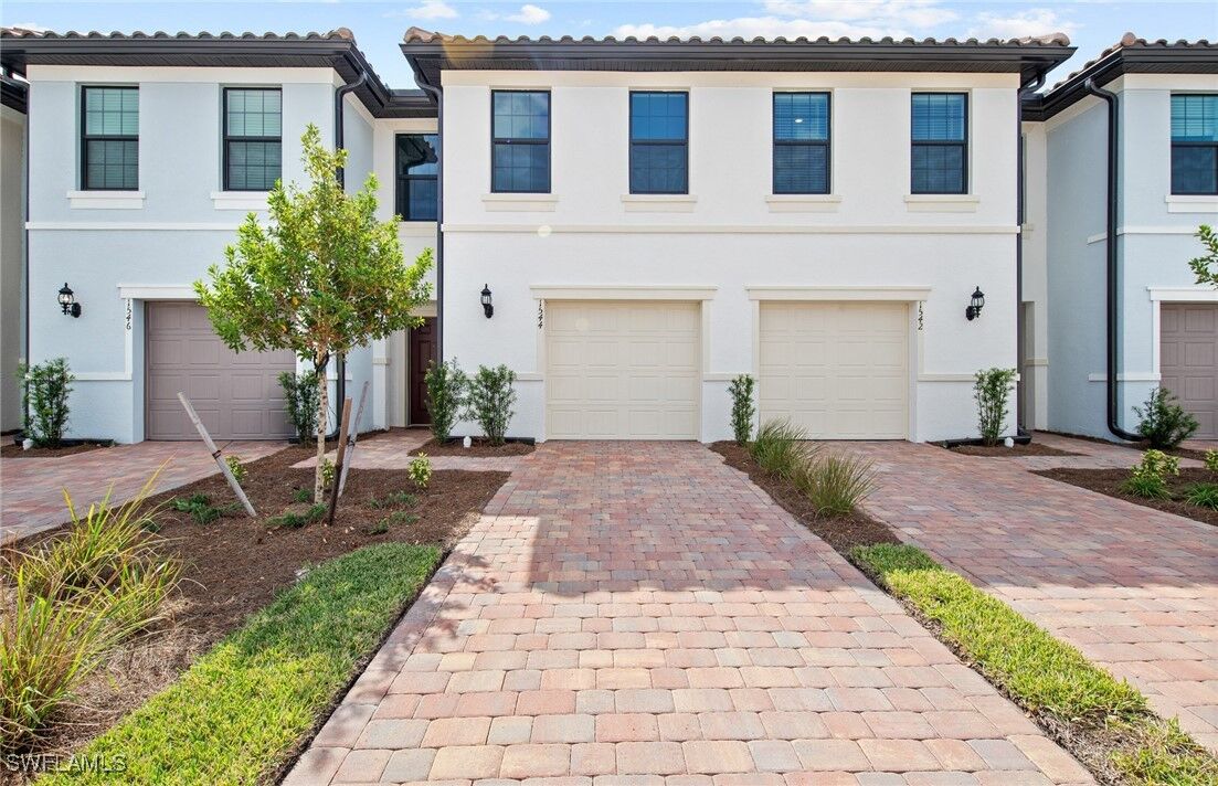 Property Photo:  1651 Lake Jessup Circle  FL 33909 