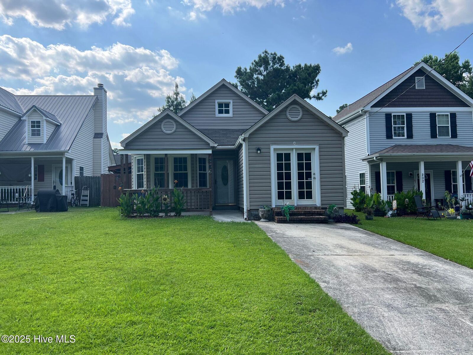 Property Photo:  204 Hemlock Drive  NC 28546 