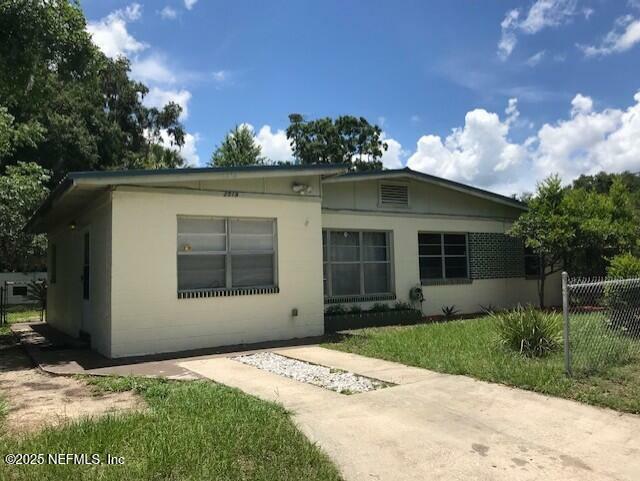 Property Photo: 2519 W Main Street FL 32177