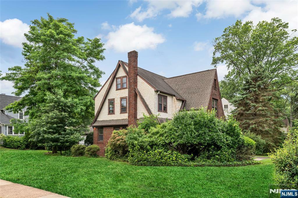 Property Photo:  332 Meadowbrook Avenue  NJ 07450 