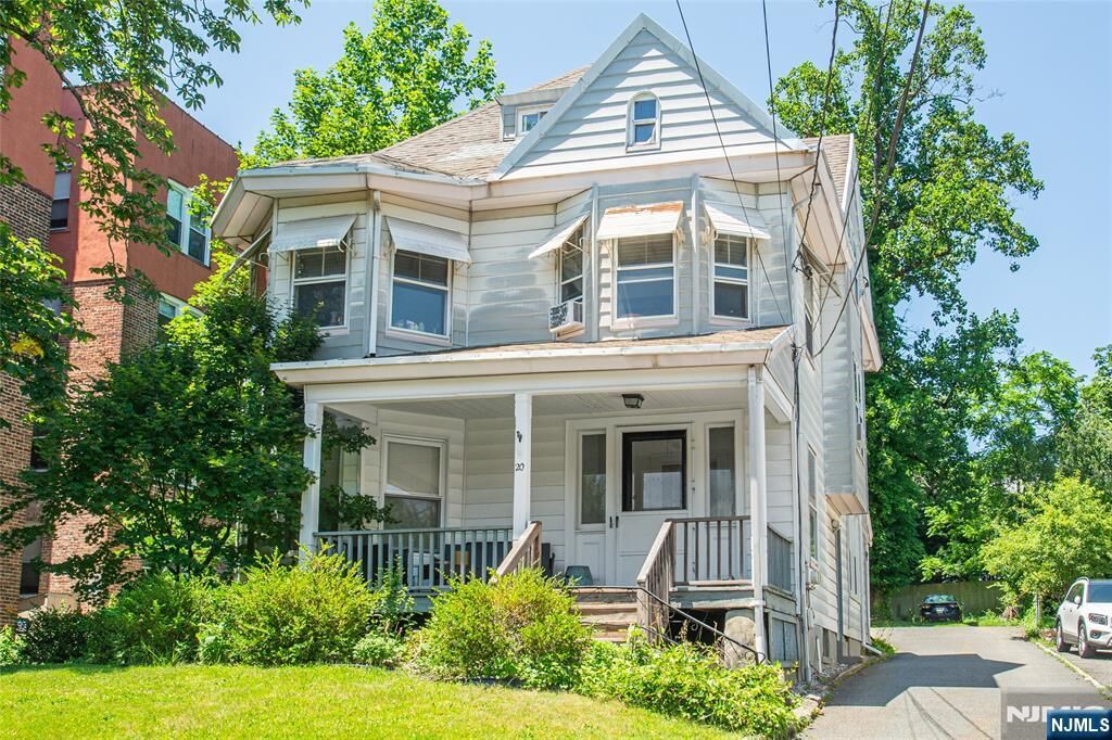 Property Photo:  20 Saint Lukes Place  NJ 07042 