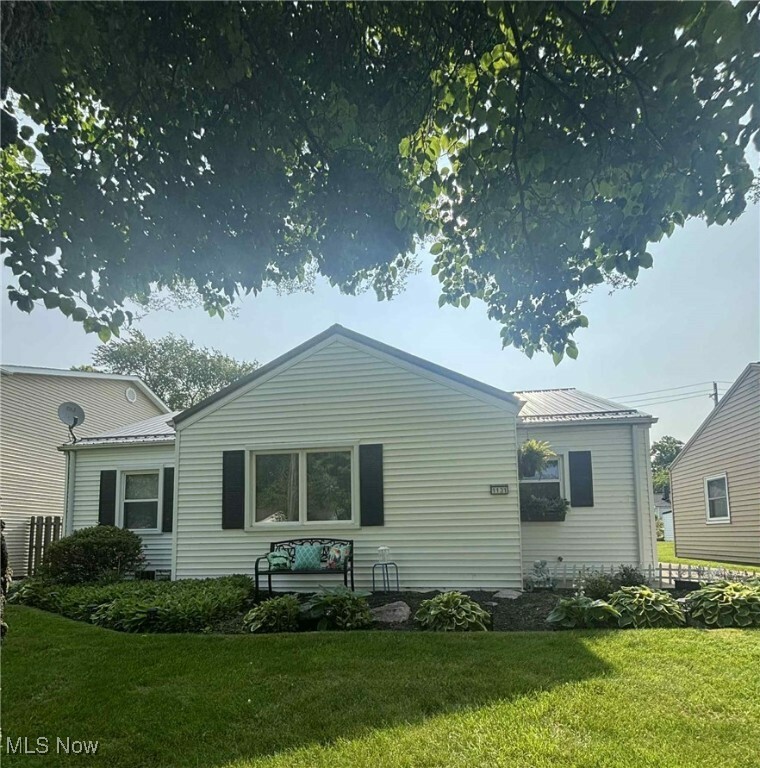 Property Photo: 1131 Commonwealth Avenue OH 44124