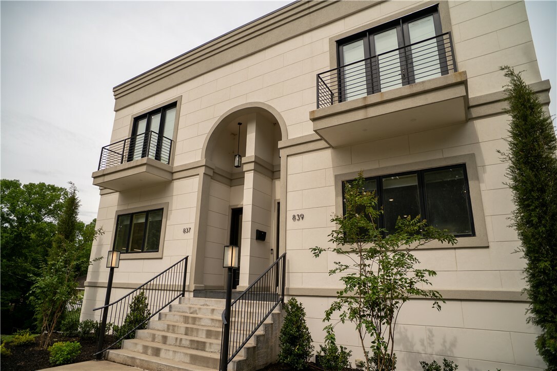 Property Photo: 837-839 N Gregg Avenue AR 72701